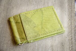 Portemonnaie mit Clip aus laminierten Blättern in grün, 1-fach gefaltet - BY COPALA