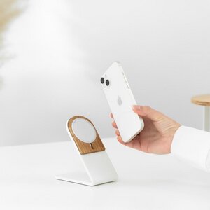 iPhone Halterung aus Holz für das Apple MagSafe Ladegerät - Woodcessories