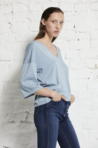Damen T-Shirt mit V-Ausschnitt aus Bio-Baumwolle und Modal (Edelweiss®) "Metro square tee" - Wunderwerk
