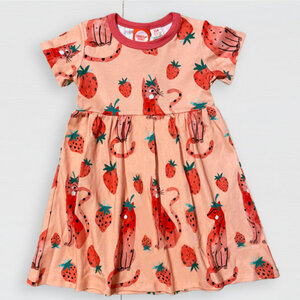 Kleid aus Bio-Baumwolle mit dem Katzen & Erdbeeren Print - Curious Stories