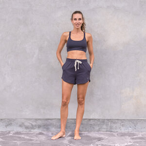 SUNNY - Lässige Shorts aus elastischem, leichtem Sweatstoff für Yoga and Leisure - Jaya