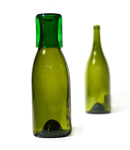 Upcycling Glaskaraffe aus Magnum-Burgunderflasche mit grünem Becher (1,5 l) - SAMESAME