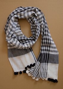 Weicher Schal aus Bio Baumwolle in schwarzweiß - Raani