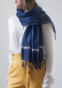 Blauer Schal aus Tussah Seide und Bio Baumwolle - Raani