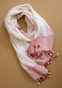 Weicher handgewebter Schal aus Bio Baumwolle in creme rot - Raani
