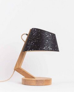 Moderne Tischlampe aus Eiche Lampenschirm aus Naturmaterialien - ALMUT von Wildheim
