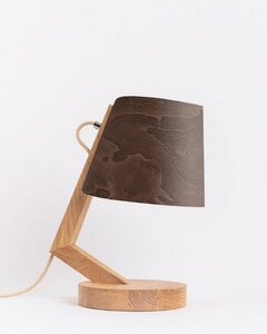 dimmbare Tischlampe aus Eiche mit Lampenschirm aus Naturmaterialien - ALMUT von Wildheim