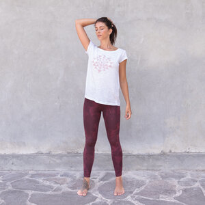 YANTRA - Damen - lockeres Print T-Shirt für Yoga aus 100% Biobaumwolle - Weiß - Jaya