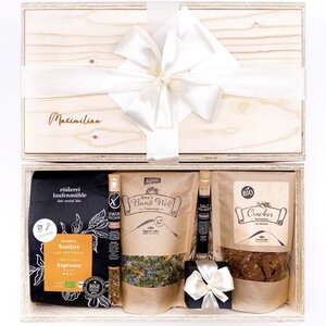 Feinschmecker Box (XL) - personalisiertes Geschenkset - Geschenkbox mit Namen - Espresso - Tee - Schokolade - Cracker - Rauchsalz - BBQ-Gewürz - givtback