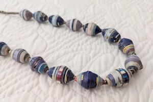 Schicke, elegante, zeitlose Perlenkette mit recycelten Papierperlen "Hellen" - PEARLS OF AFRICA