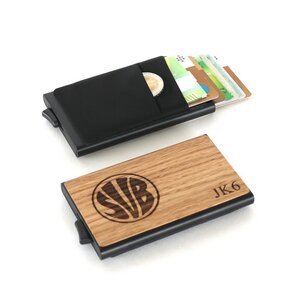 Kreditkartenetui aus Holz personalisiert mit Münzfach und individueller Gravur - STREIFHOLZ