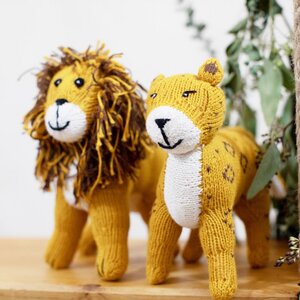 Nachhaltiges Geschenk Katzenfreunde: Bio Kuscheltier Löwe & Jaguar - Chill n Feel