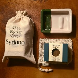 Solidarische Aleppo Seife + Sisal-Peelingbeutel + Seifenschale - Geschenke Set - Syriana