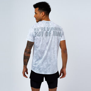 Men's Essentials Tee 2.0 - running out of time - The Running Republic