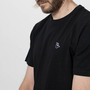 Unisex T-Shirt aus Biobaumwolle - Modell HANG LOOSE mit gestickter Veredelung - Fyngers