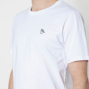 Unisex T-Shirt aus Biobaumwolle - Modell HANG LOOSE mit gestickter Veredelung - Fyngers