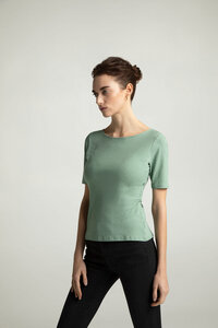T-Shirt CYPERA mit tiefem Rückenausschnitt - Lovjoi