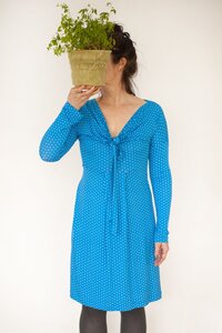 Kleid Lola, karibikblau mit kleinen weissen Punkten - Johanna Binger natürlich weiblich