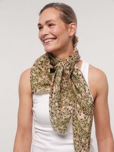 Tuch Print Flower Field aus TENCEL - LANIUS