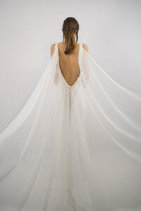 Brautkleid mit Rückenausschnitt und abnehmbarem Schleier - SinWeaver alternative fashion