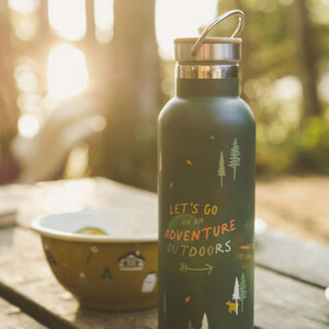 Isolierte Edelstahlflasche in dunkelgrün - Let´s go outdoors - Roadtyping