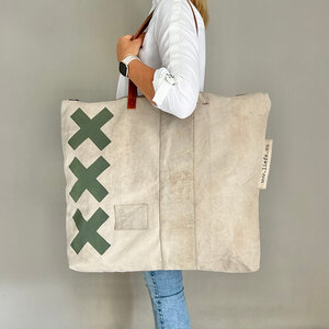 Shopper XXX. Strandtasche/Shopper aus recyceltem Canvas Zeltstoff, handbemalt - Liefe NL