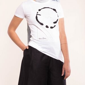 tailliertes T-Shirt mit Print - Natascha von Hirschhausen