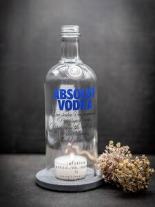 flaschenWINDLICHT® aus der 1l Wodkaflasche mit Beton Untersetzer - MaBe
