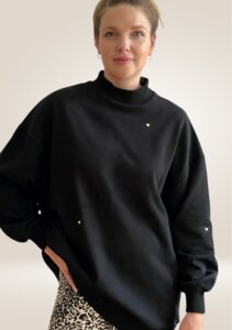 oversized Sweatshirt Turtleneck mit Herzchen - noemvri fashion label