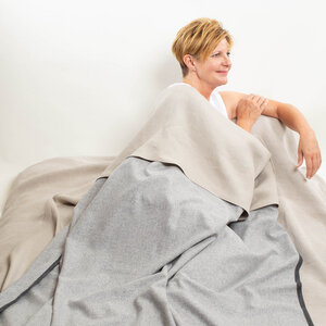 Kühlende Bettdecke | Leinenlaken und leichte Wolldecke aus Feinloden - nahtur-design