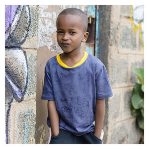 Kinder T-Shirt aus Bio-Baumwolle „Wanyama“ charcoal grau - Kipepeo-Clothing