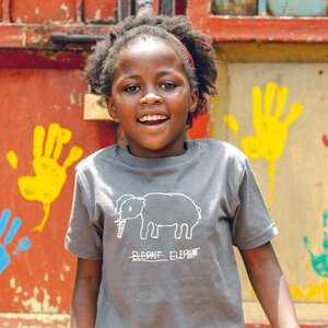 Kinder T-Shirt aus Bio-Baumwolle ELEPHANT Dunkelgrau. Handmade in Kenya - Kipepeo-Clothing