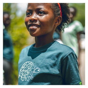 Kinder T-Shirt aus Bio-Baumwolle TORTOISE Dunkelgrün. Handmade in Kenya - Kipepeo-Clothing