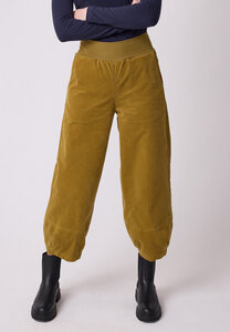Locker geschnittene Hose aus weichen Babycord für Damen - Modell Kira - Lana natural wear
