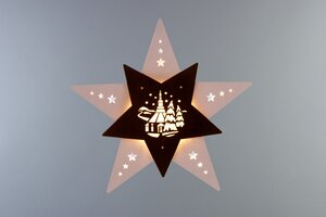 Das Fensterbild Stern „Seiffener Kirche“ mit LED Beleuchtung wunderschön - Weigla® Holzkunst