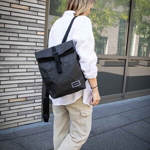 Nachhaltiger Rucksack, Laptop Rucksack wasserabweisend, veganer schwarzer Rucksack für Damen und Herren, 10l - Paper & Sons