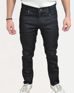 Straight fid mid-raise Jeans schwarz aus Bio-upgecycelter Baumwolle - Aatise