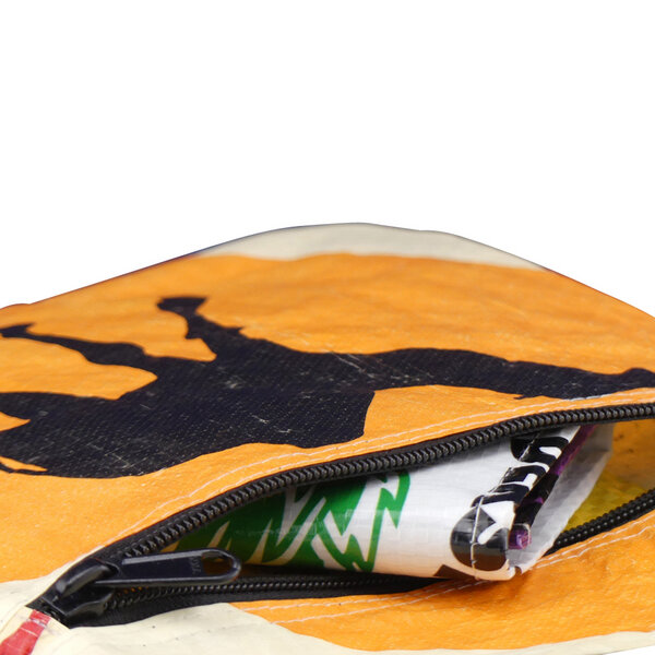 Upcycling Deluxe Upcycling CrossBody Bag Amara aus Zementsack