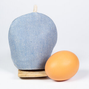 Eierwärmer aus Bioleinen mit Feinloden | Bring Farbe auf Deinen Tisch - nahtur-design