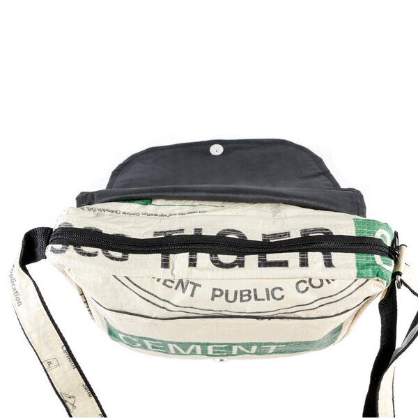 Upcycling Deluxe Messenger BagUp Small aus Zementsack Avocadostore