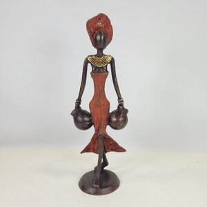 Bronze-Skulptur "Frau mit zwei Amphoren" by Soré | verschiedene Farben und Größen - Moogoo Creative Africa