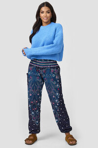 Warme Loungewear Haremshose für Damen aus Bio-Baumwolle mit Pfauenaugenmuster - paigh