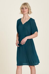 Schönes tailliertes Kleid aus EcoVero crinkle Viskose (S24E25) - TRANQUILLO