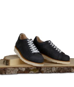 Handgemachter Sneaker aus pflanzlich gegerbtem Leder für Herren - desenrasco