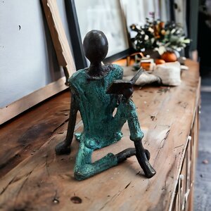 Bronze-Skulptur "L' enfant au livre" by Soré | Kind mit Buch | 8 cm - Moogoo Creative Africa