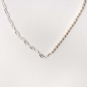 Kette 'pearl & chain' mit Perlen und Kettengliedern - fejn jewelry