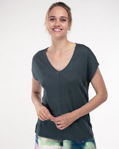 V-Neck Shirt im Loose-Fit aus reinem Leinen | Linen V-Neck - Alma & Lovis
