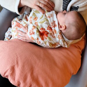 Baby Bio kleines Stillkissen "Juni" mit kbA Hirsespelzen Füllung und kbA Baumwolle Bezug - Ella Lieb