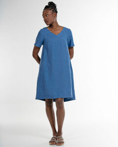 Legeres Kleid mit V-Ausschnitt aus reinem Leinen | Linen V-Neck Dress - Alma & Lovis