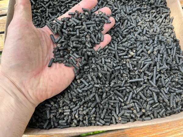 naturling Schafwollpellets mit Bio Pflanzenkohle Dünger 4kg